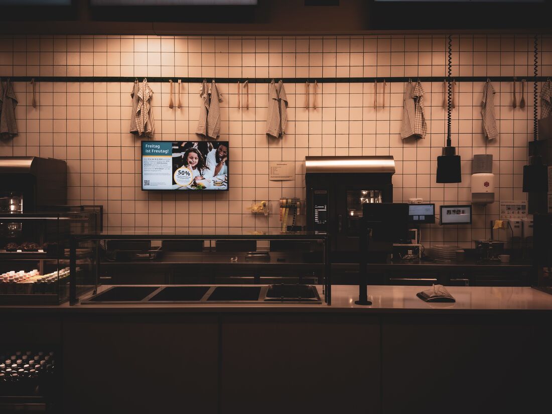 Theke und Grillstation bei Brandrot Burger